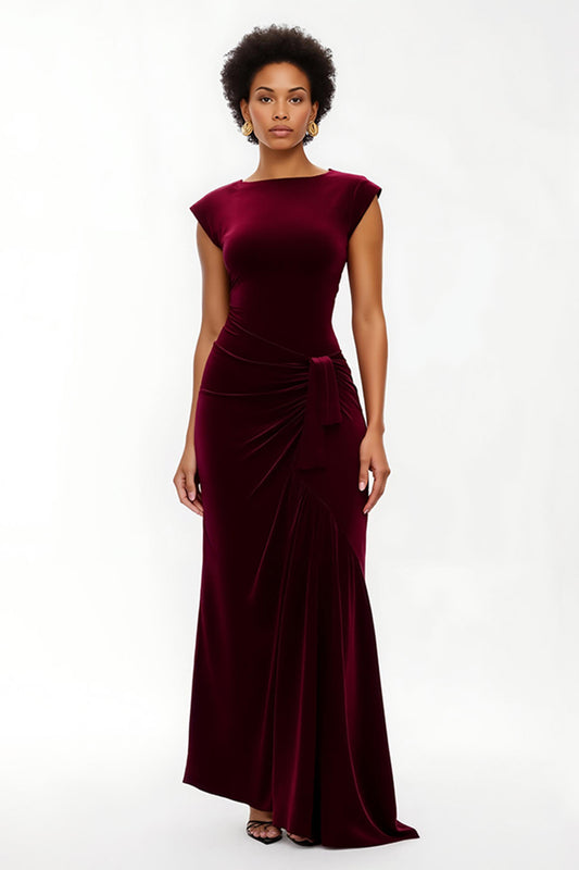 Zapaka Simple Burgundy Velvet Long Holiday Party Dress Asymmetrical Ruched Sheath Boat Neck Formal Dress