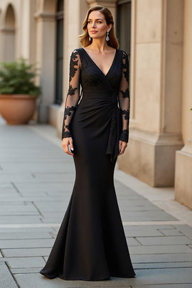 Black V-Neck Ruffled Mermaid Long Mother of the Bride Dress with Lace