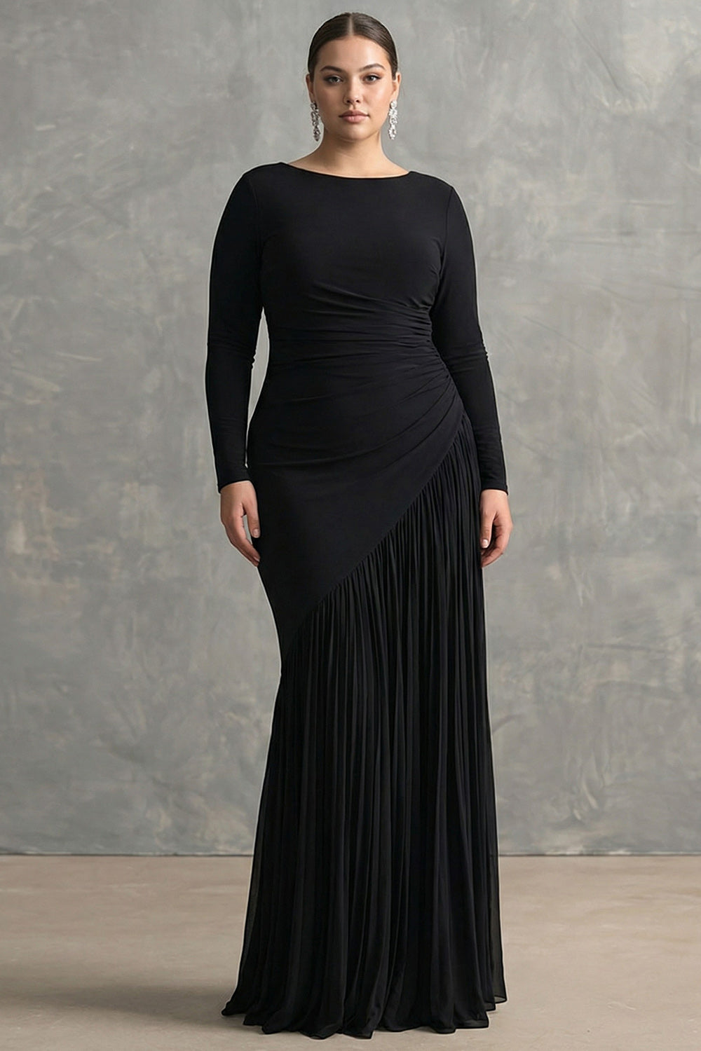 Zapakasa Women Plus Size Black Boat Neck Long Formal Dress with Sleeves