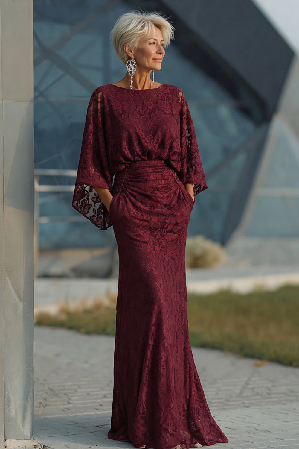 Zapaka Women Lace Burgundy Mother of the Bride Dress with Long Sleeve Boat Neck Sheath Wedding Guest Dress, Burgundy / US16