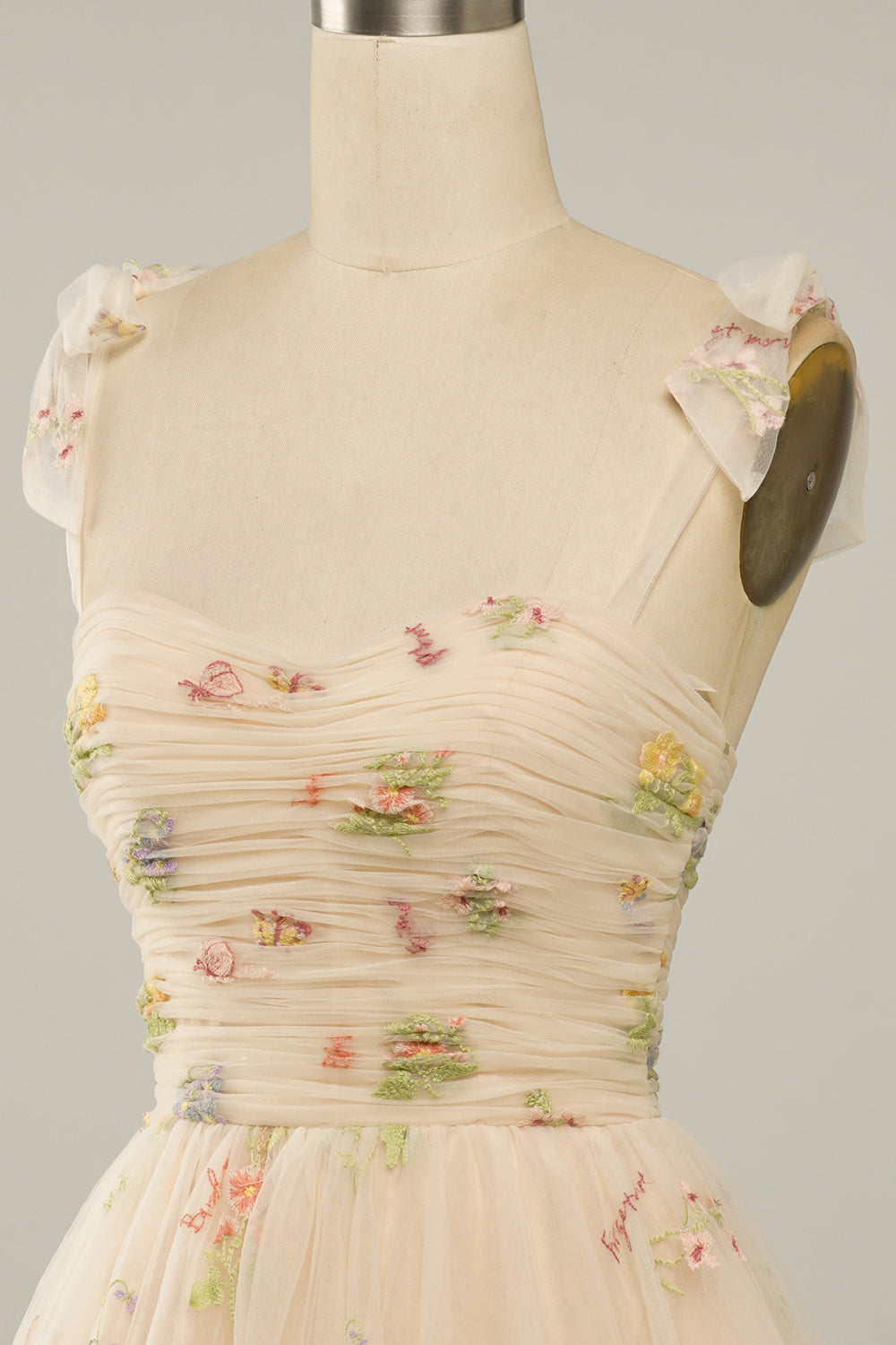 Sweetheart Champagne Short Homecoming Dress with Embroidery Sweetheart Champagne Short Homecoming Dress with Embroidery