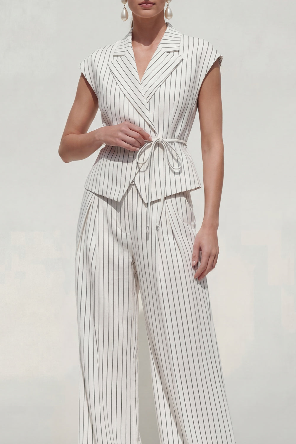 White Cap Sleeves 2 Piece Notched Lapel Striped Business Suits with Pockets