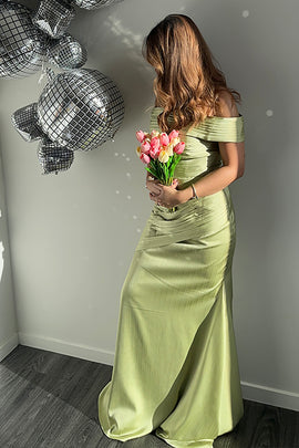 Zapaka Women Green Red Carpet Dress Metallic Satin Pleated Off The Shoulder Sheath Long Gala Ball Dress Zapaka Women Green Red Carpet Dress Metallic Satin Pleated Off The Shoulder Sheath Long Gala Ball Dress