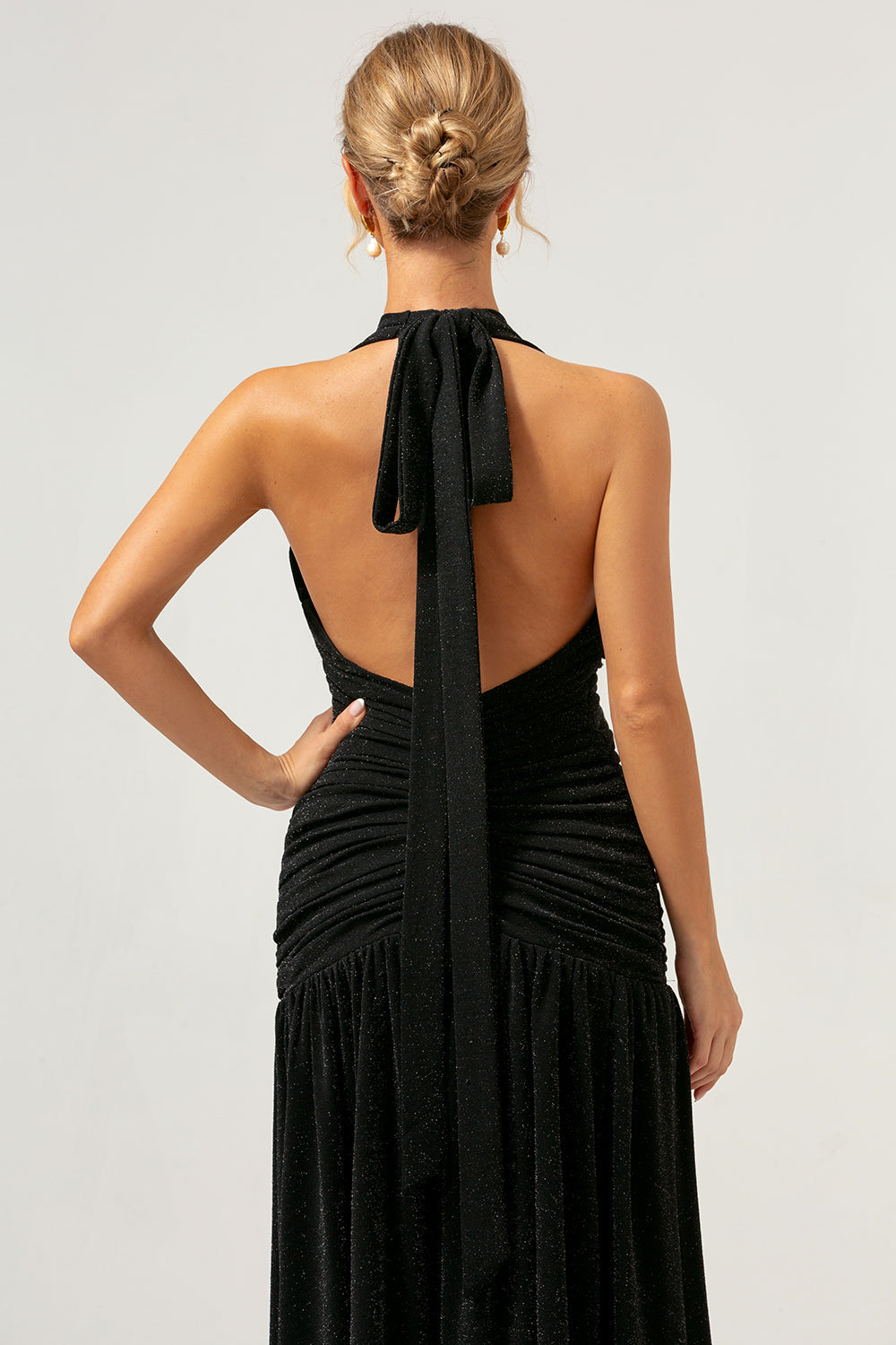 Zapaka Women Black Long Bridesmaid Dress Mermaid Halter Pleated