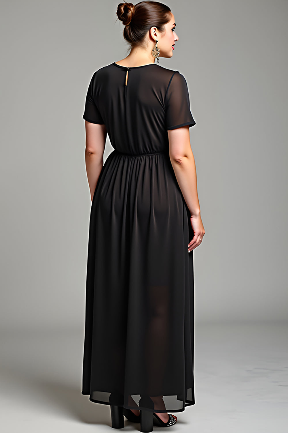 V-Neck Black Chiffon Plus Size Mother of the Bride Dress with Short Sleeves