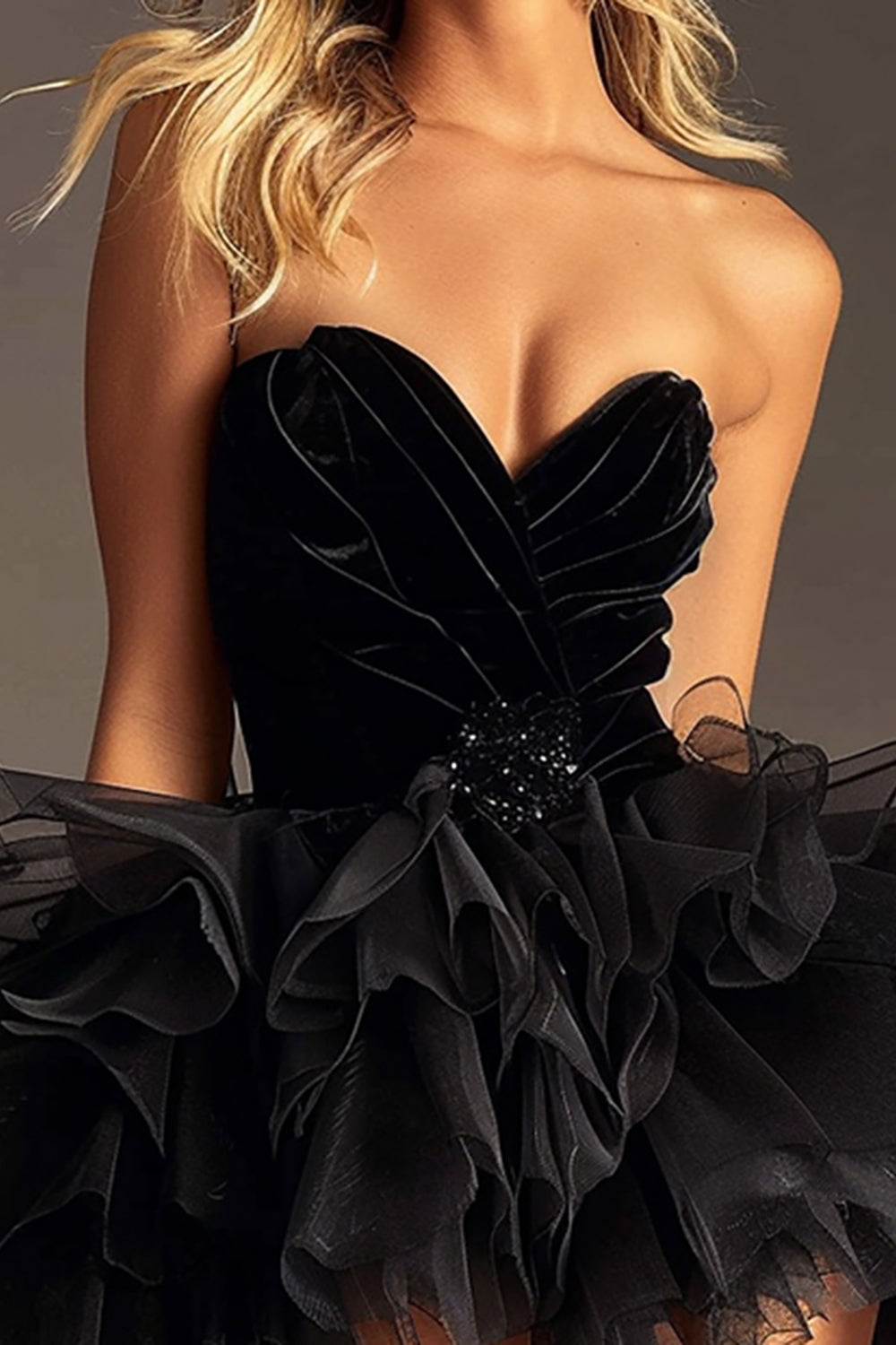 Black Tulle A Line  Short Sweetheart Homecoming Dress with Ruffles