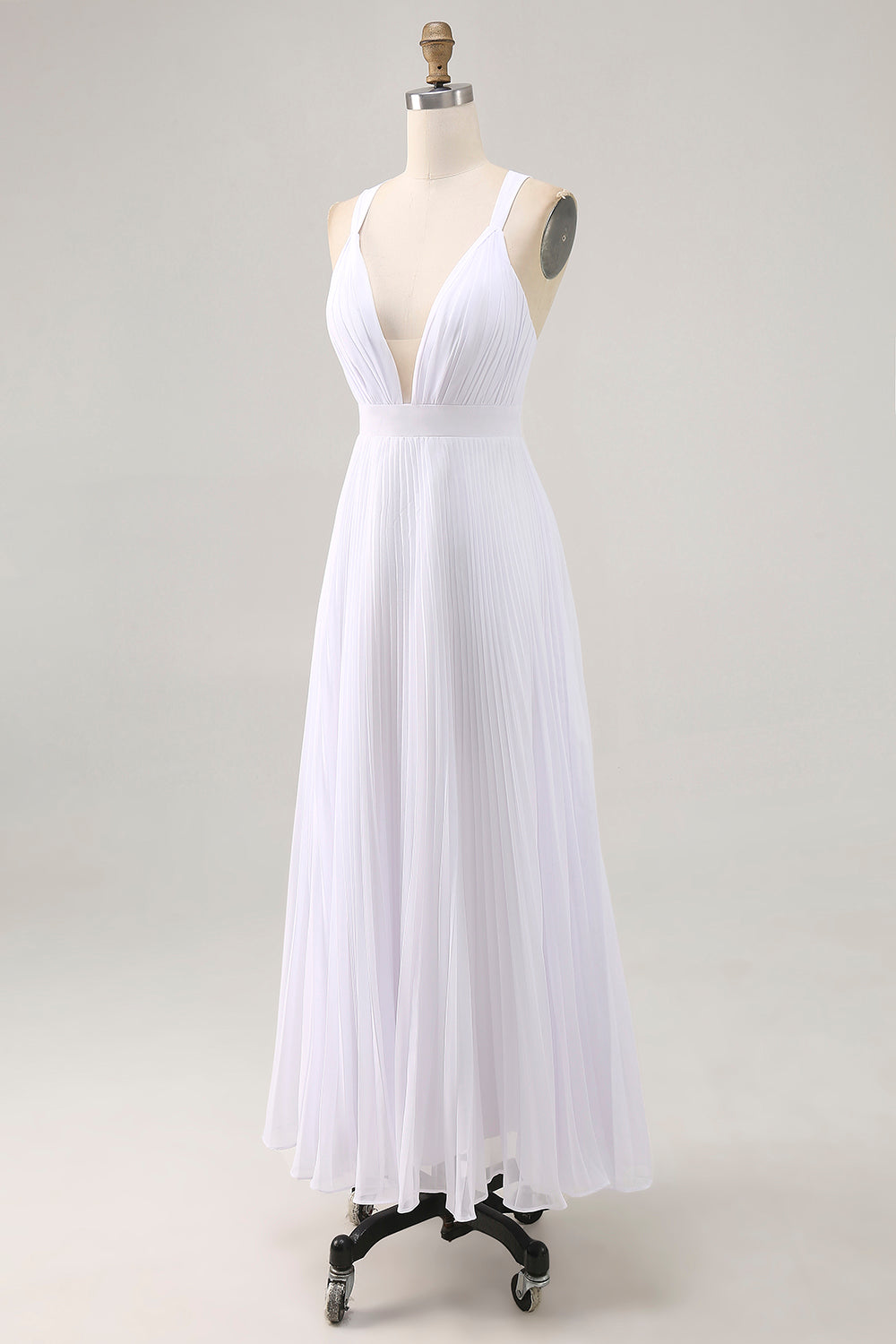 white engagement maxi dress 25 White Engagement Dresses for Engagement Photos