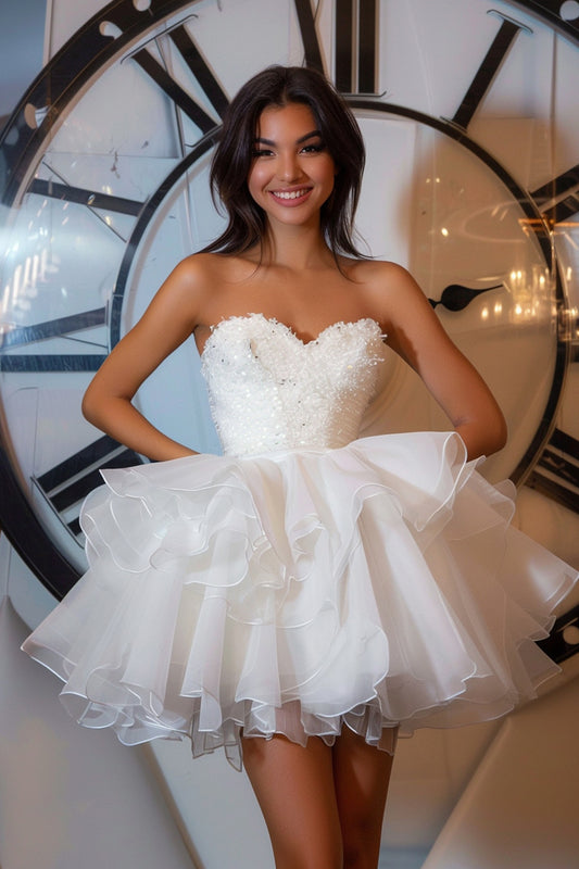  Sparkly White Sweetheart Short Homecoming Dress with Sequins Tiered Organza A Line Cocktail Dress with Ruffles