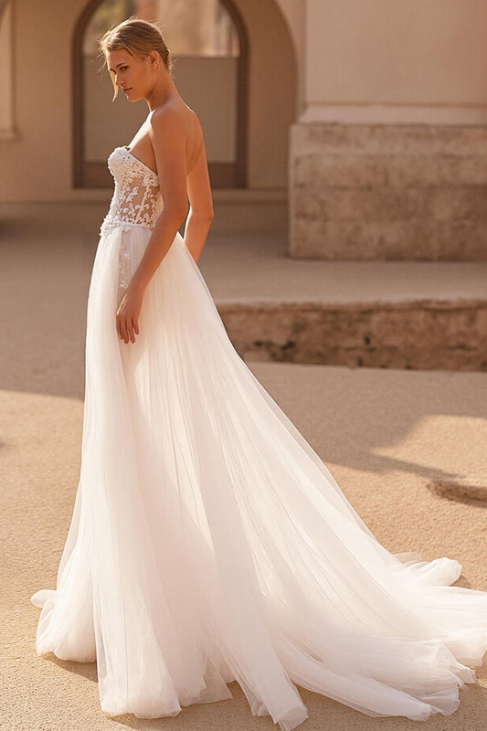 Ivory Sweetheart A Line Tulle Sweep Train Wedding Dress with Lace