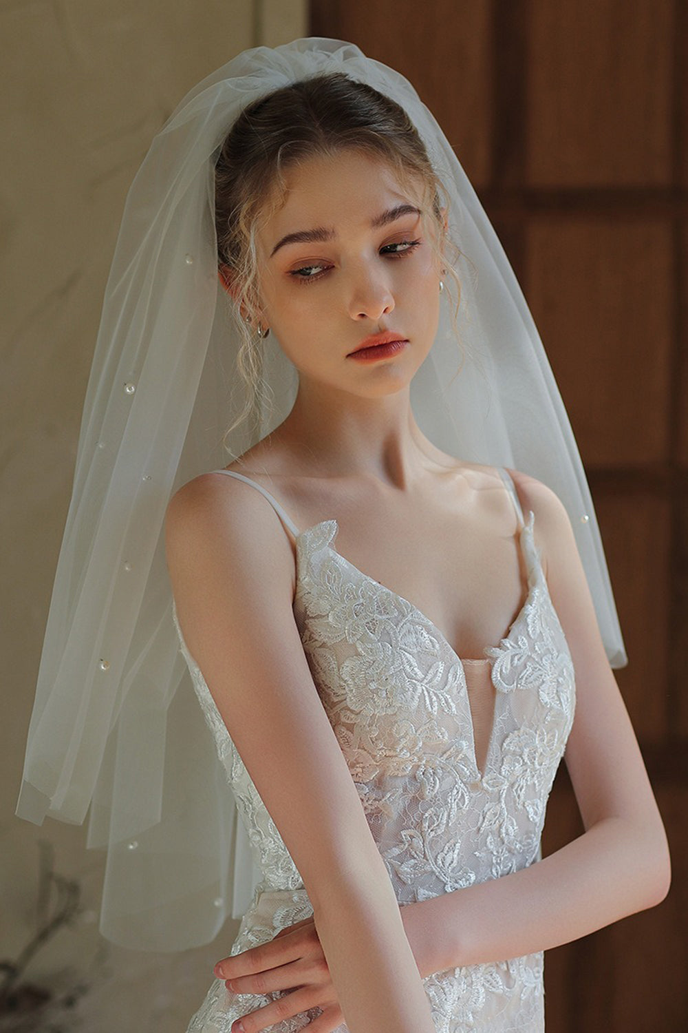 Ivory Tulle Short Bridal Veil with Pearls