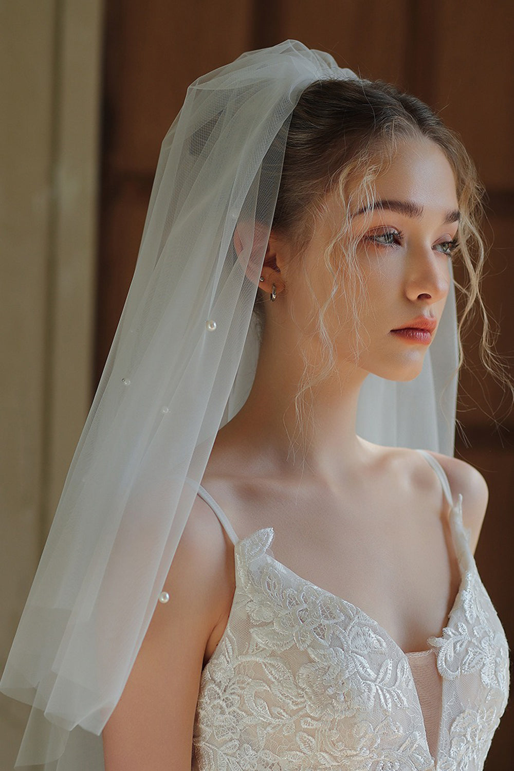 Ivory Tulle Short Bridal Veil with Pearls