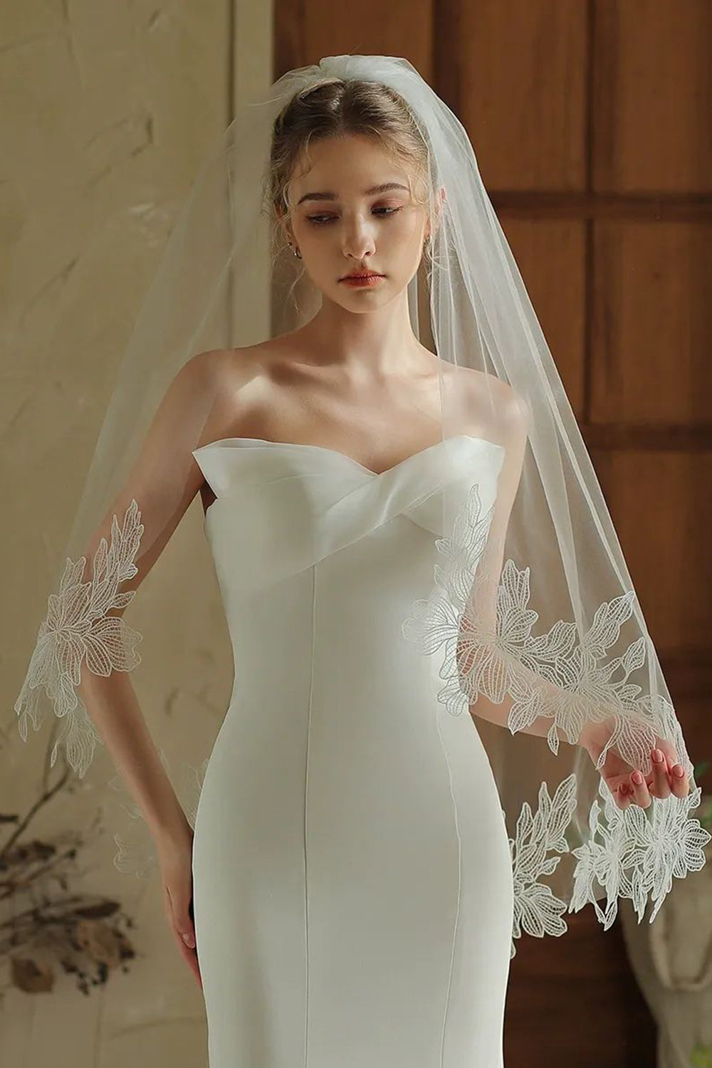 Ivory 1 Tier Floral Tulle Midi Wedding Veil with Appliques