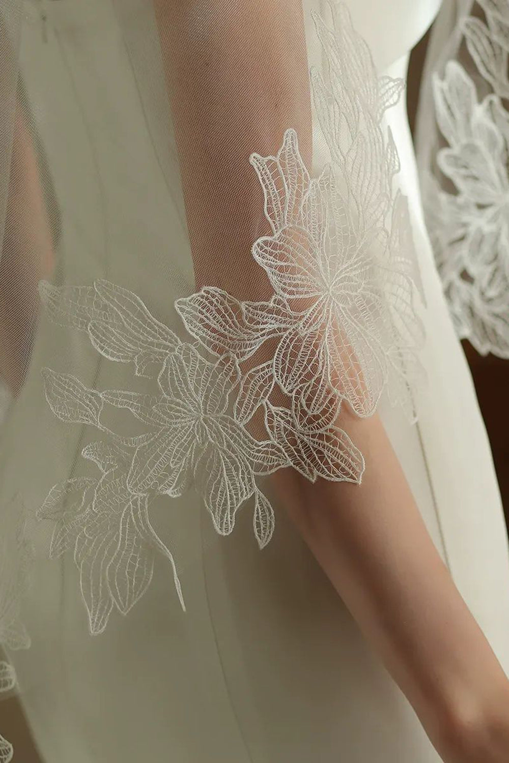 Ivory 1 Tier Floral Tulle Midi Wedding Veil with Appliques