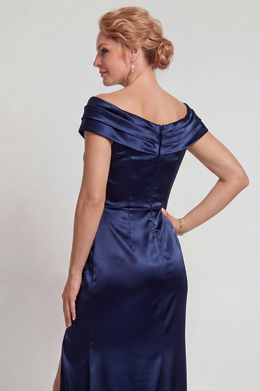 Navy Mermaid Satin Boat Neck Ruched Long Mother of the Bride Dress with Slit