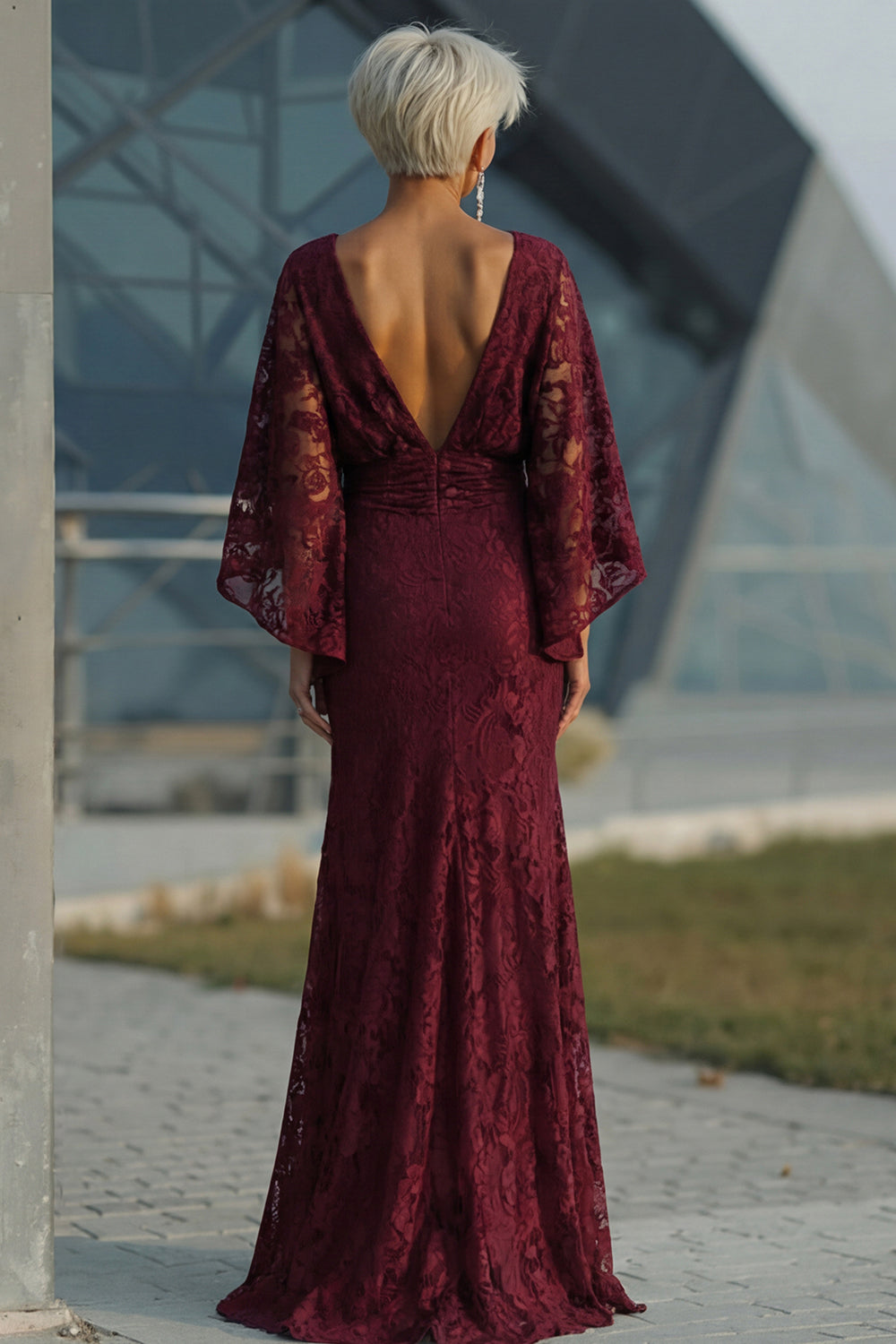 Zapaka Women Lace Burgundy Mother of the Bride Dress with Long Sleeve Boat Neck Sheath Wedding Guest Dress, Burgundy / US16