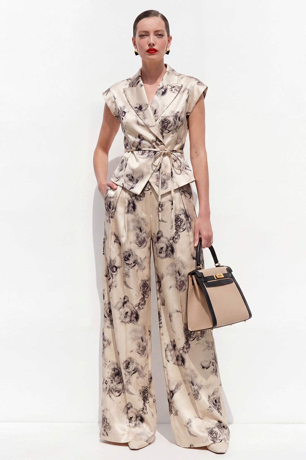 Champagne Black Flower 2 Piece Peak Lapel Business Suits with Pockets