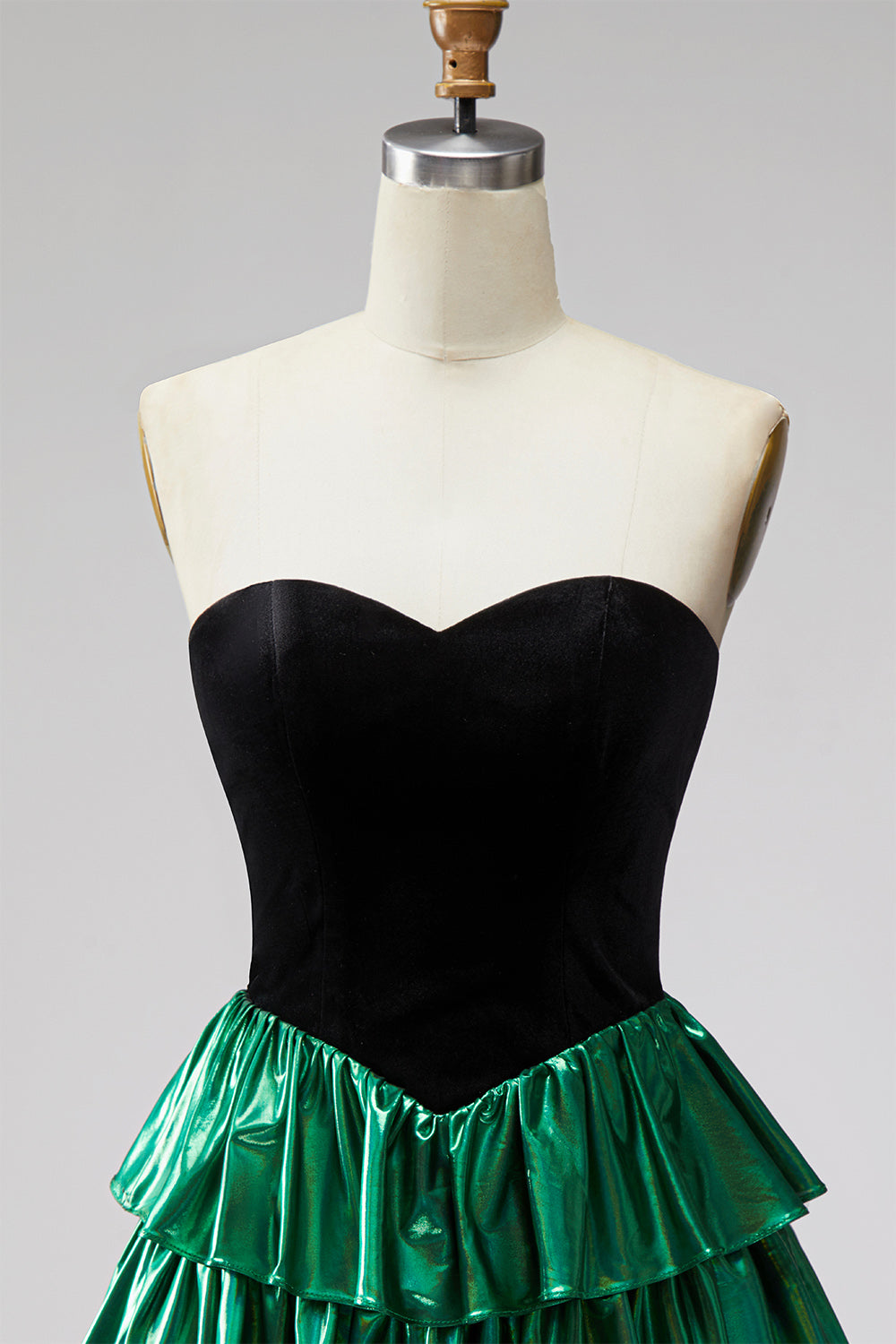 Black Green Metallic Tiered Ruffled A-Line Short 80s Homecoming Dress
