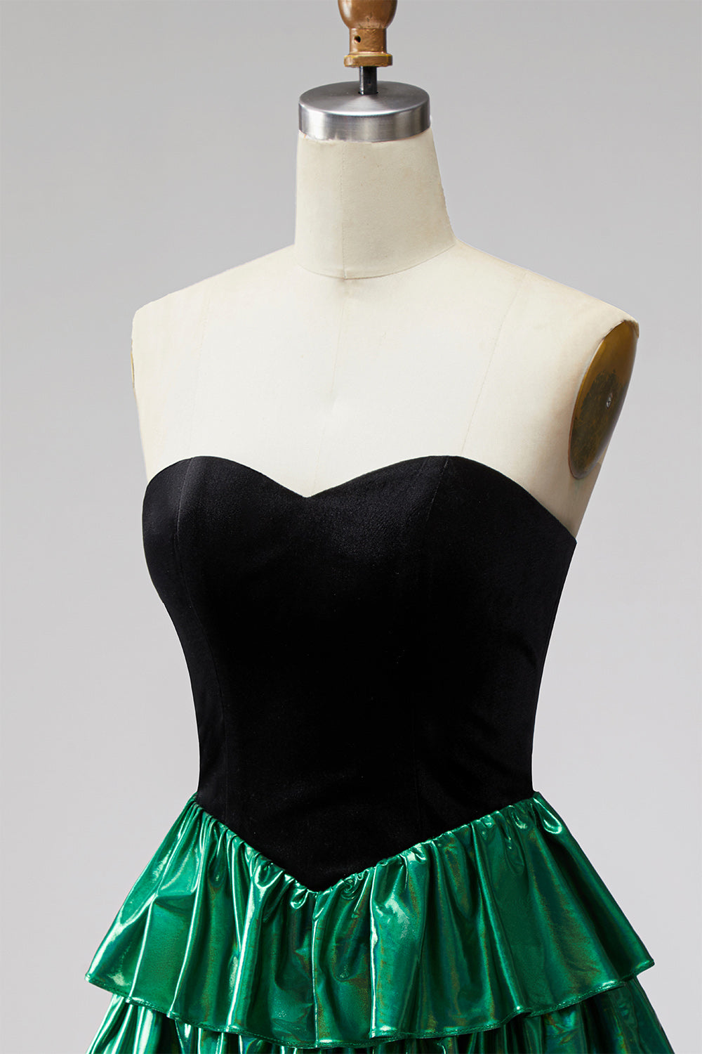 Black Green Metallic Tiered Ruffled A-Line Short 80s Homecoming Dress
