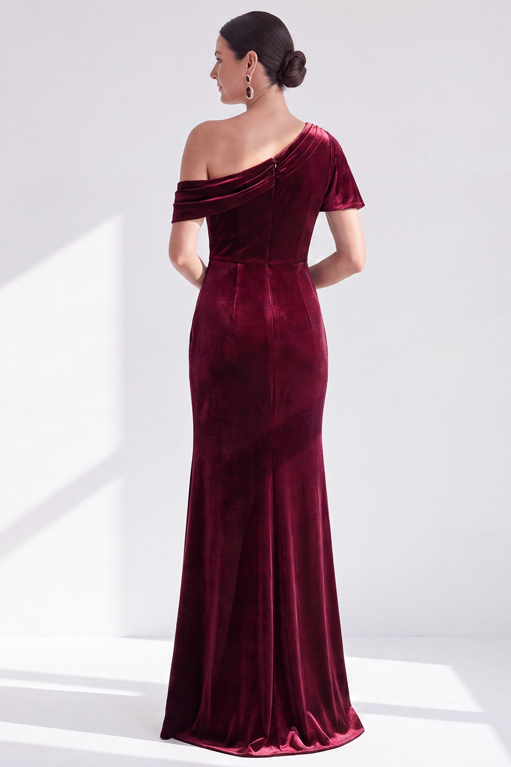 Black Velvet One Shoulder Mermaid Long Mother of the Bride Dress with Sleeve