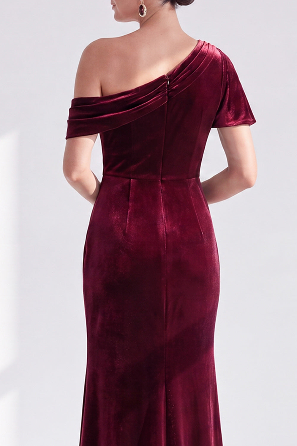 Black Velvet One Shoulder Mermaid Long Mother of the Bride Dress with Sleeve