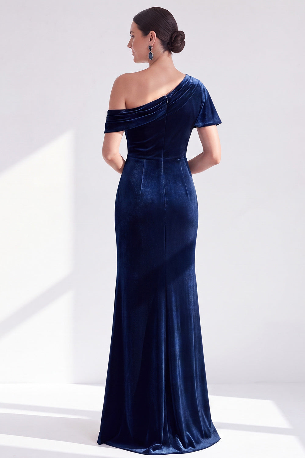 Black Velvet One Shoulder Mermaid Long Mother of the Bride Dress with Sleeve