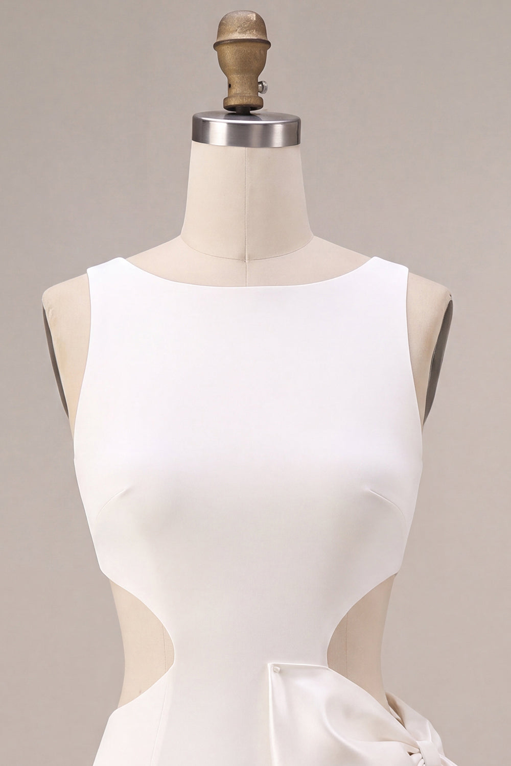 White Cut Out Tight Round Neck Short Graduation Dress with Bow