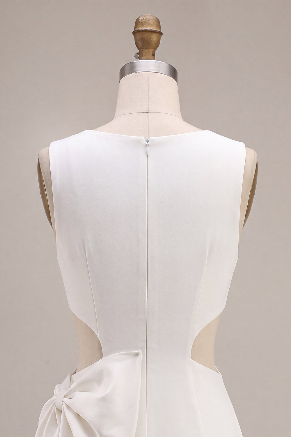 White Cut Out Tight Round Neck Short Graduation Dress with Bow