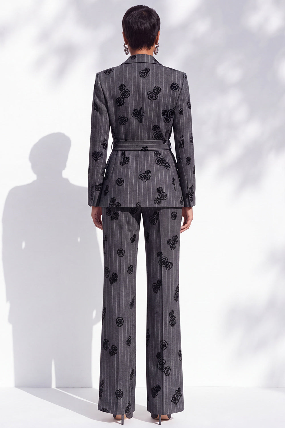 Dark Grey Striped Peak Lapel Floral 2-Piece Work Suits with Sash