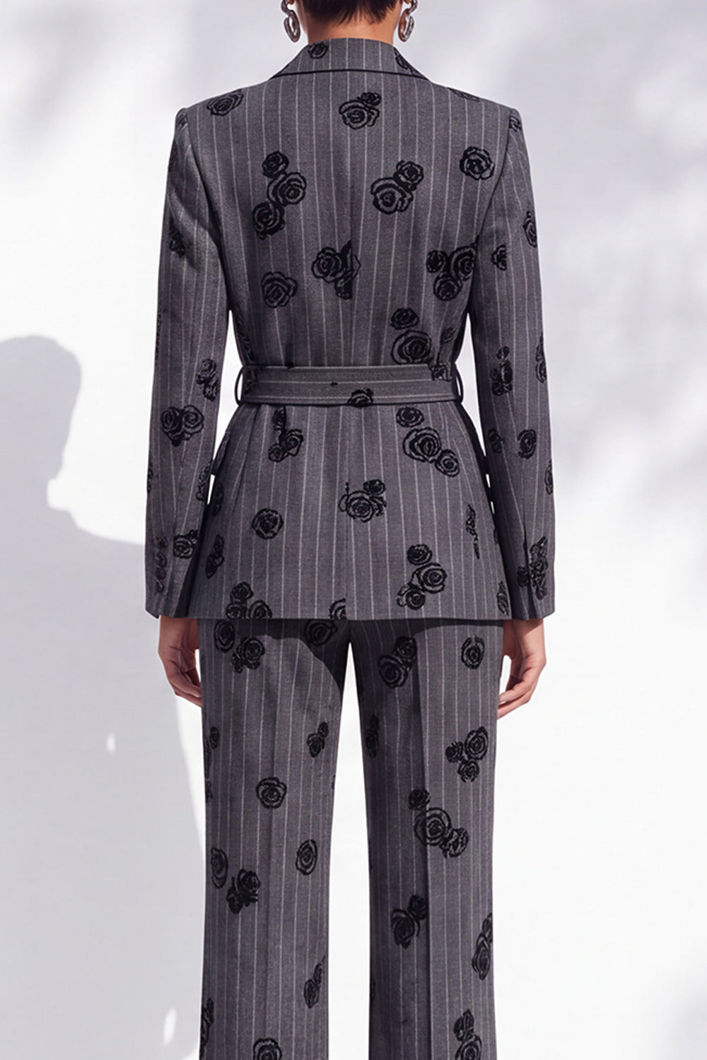 Dark Grey Striped Peak Lapel Floral 2-Piece Work Suits with Sash