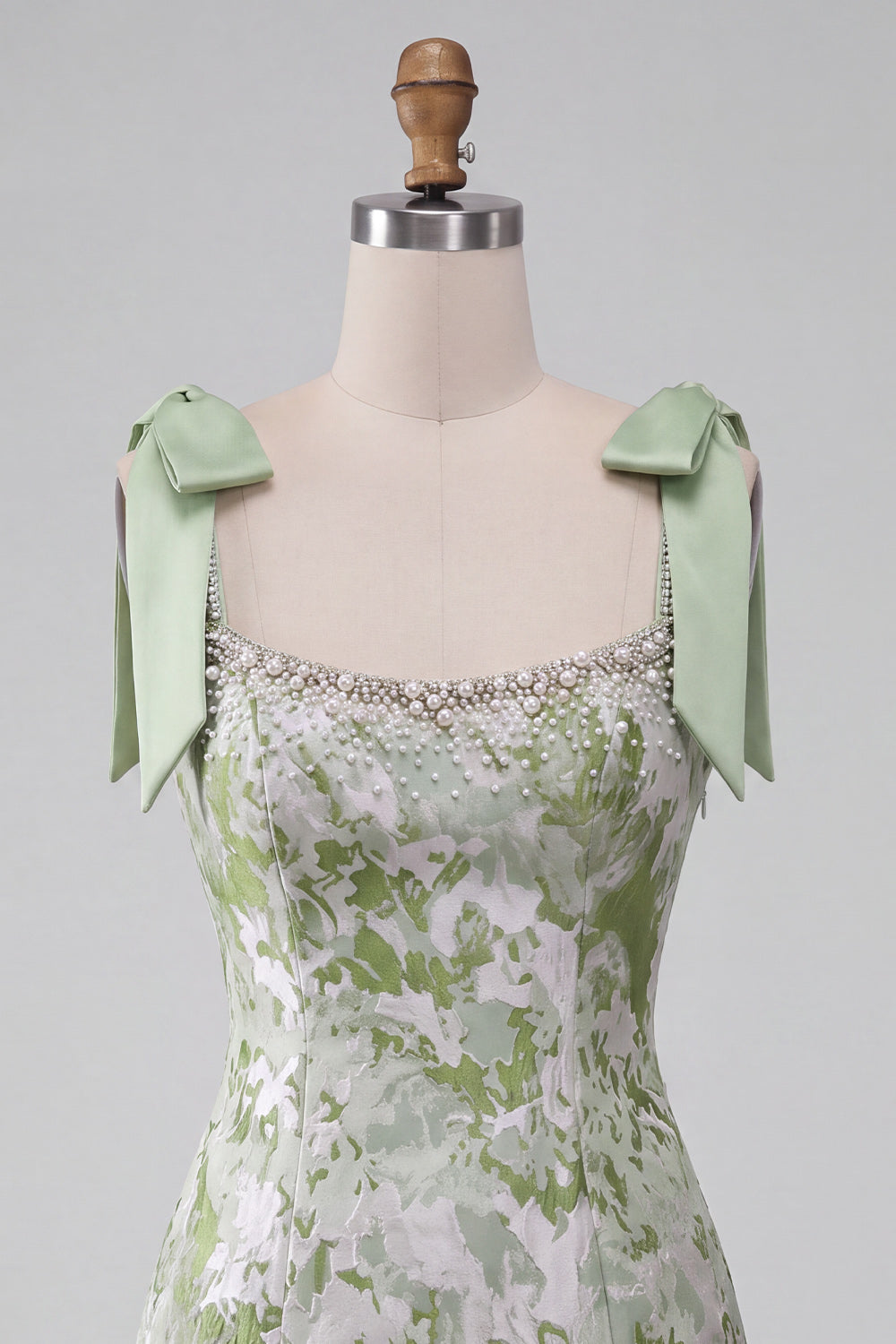 Light Green Jacquard Tight Ruffled Short Pearl Homecoming Dress with Bows