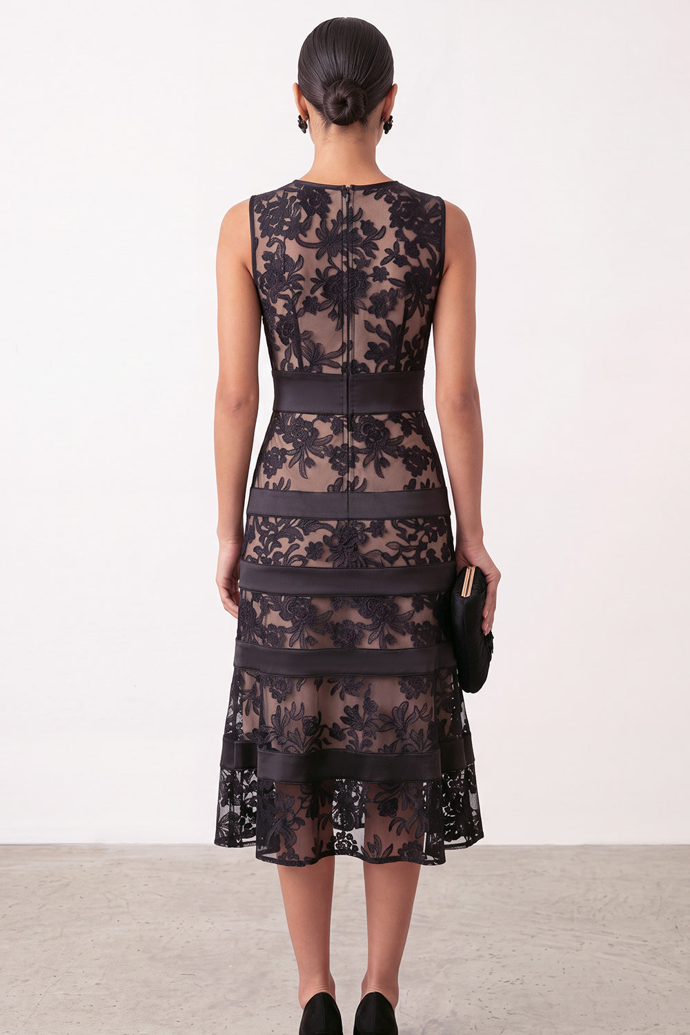 Black Round Neck Bodycon Midi Holiday Party Dress with Embroidery